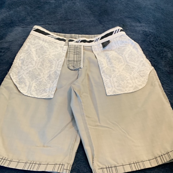 Volcom shorts - Picture 10 of 13